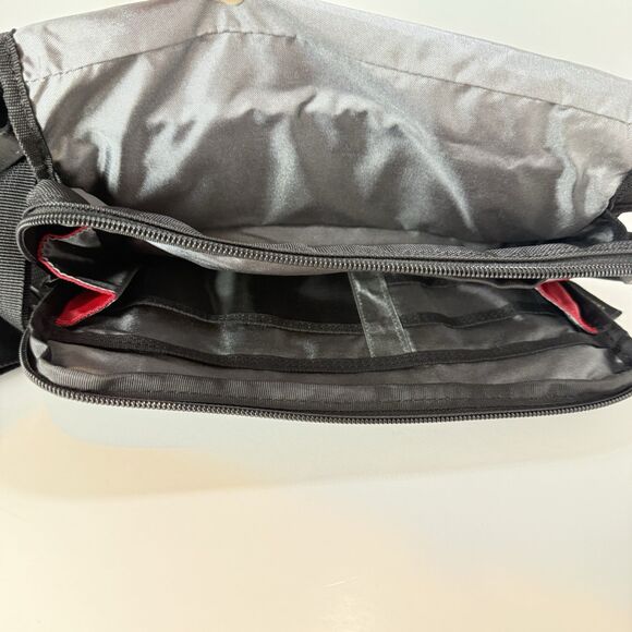 Victorinox Crossbody Swiss Army Adjustable Waist or Shoulder Travel Black Bag - Picture 5 of 10